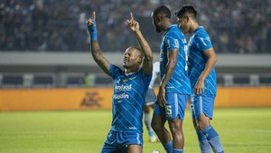 persib-bandung-bantai-persita-tangerang-4_169 persib-bandung-bantai-persita-tangerang-4_169