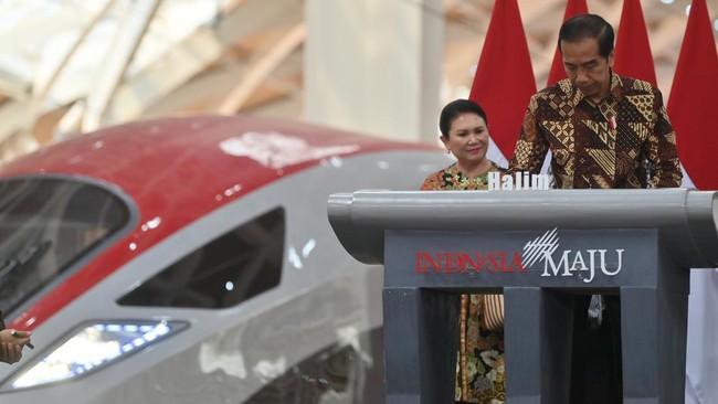 Sejumlah media asing menyoroti peluncuran kereta cepat Jakarta-Bandung Whoosh yang diresmikan Presiden Indonesia Joko Widodo di Stasiun Halim, Senin (2/10).