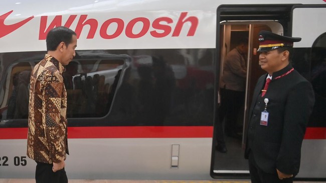 Kereta Cepat Jakarta-Bandung (KCJB) akan digratiskan Presiden Joko Widodo sampai pertengahan Oktober 2023 ini usai diresmikan pada Senin (2/10).