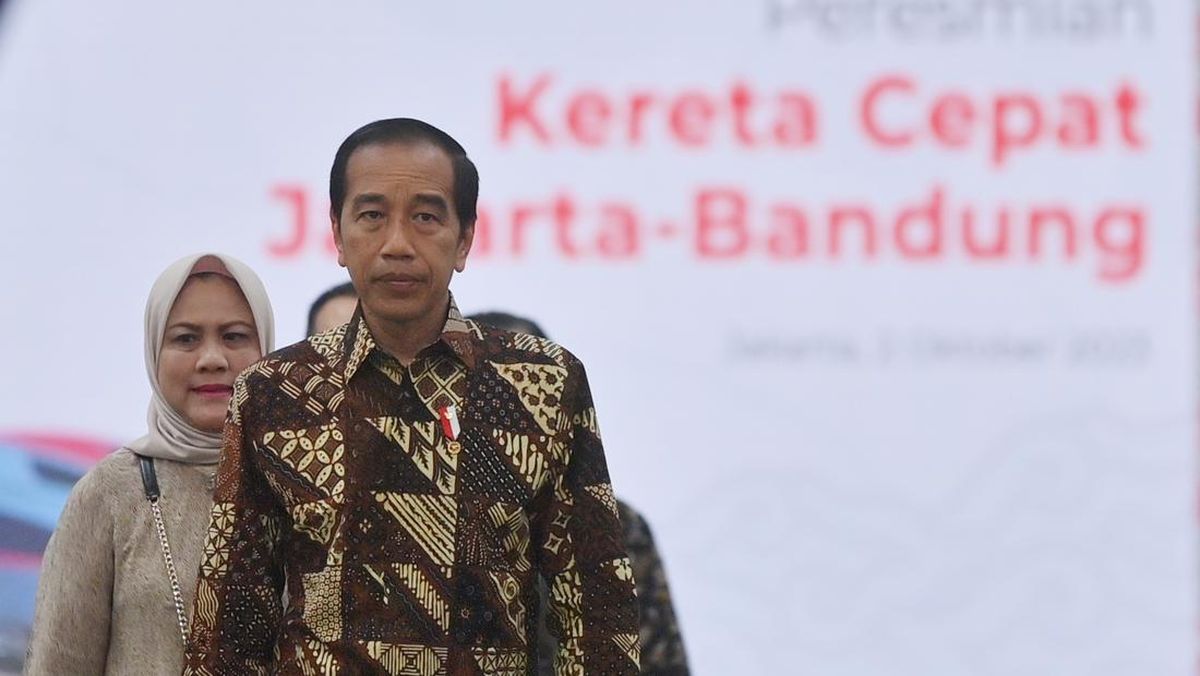 Dalih Jokowi 'Ngebet' Buat Whoosh hingga Buka Suara Kereta Cepat Rugi