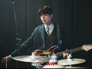 img-title Profil Ryeoun Aktor Muda yang Bintangi 'Twinkling Watermelon'