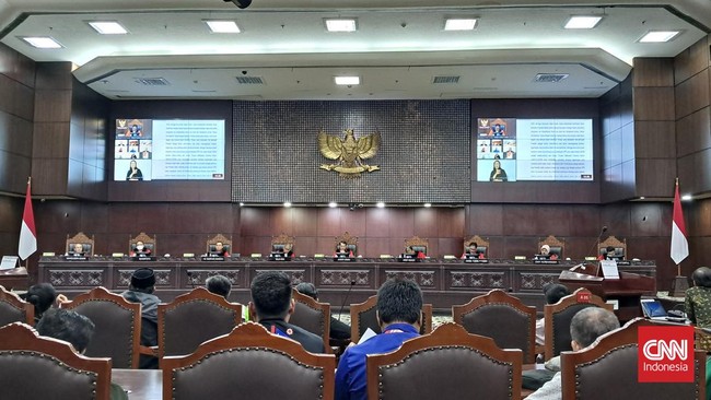 Partai Buruh mencium ada skenario politis di balik putusan MK menolak UU Ciptaker saat ini dan penggantian 'paksa' Aswanto oleh DPR tahun lalu.