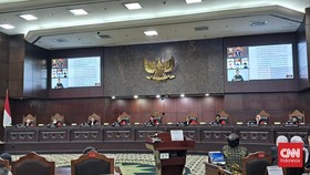 Hakim MK Guntur Hamzah Dilaporkan ke MKMK