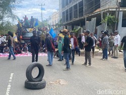 Sopir Truk Geruduk Kantor Gubernur PBD gegara Dugaan Pungli Oknum Dishub