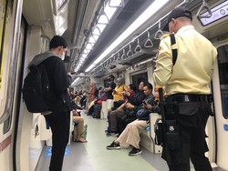 Warga Bekasi Ini Setia Naik LRT Meski Tarif Jadi Rp 20 Ribu, Ini Alasannya