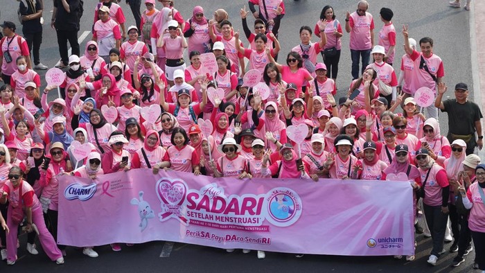 Charm dan YKPI Adakan Ayo SADARI Setelah Menstruasi Fun Walk dengan 100 Survivor Kanker Payudara