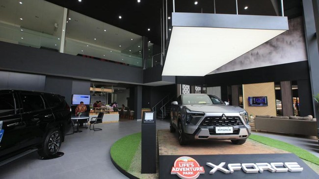 Setelah meresmikan satu dealer di wilayah Kisaran, Sumatera Utara pekan lalu, Mitsubishi hari ini, Selasa (3/10) meresmikan tiga dealer sekaligus.