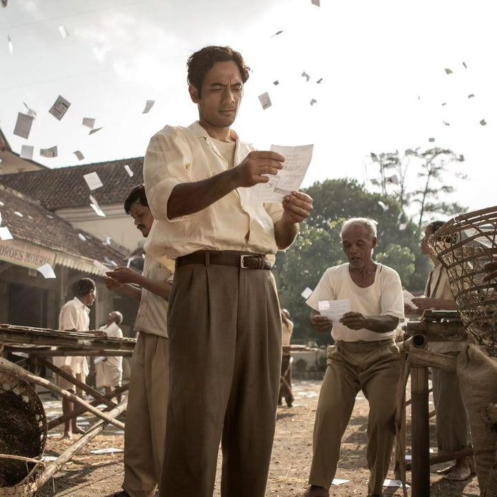 <p>Salah satu tayangan Indonesia yang sedang ditunggu-tunggu dirilis yakni<em> series Gadis Kretek</em> ya, Bunda. Serial ini nantinya bisa ditonton di layanan <em>streaming</em> Netflix.(Foto: @therealdisastr)<br /><br /><br /></p>