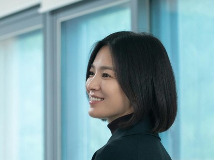 7 Potret Song Hye Kyo dalam Berbagai Gaya Rambut, Cantik Bisa Jadi Inspirasi Bun!