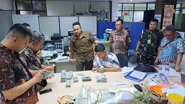 Penyitaan dilakukan setelah Kejagung menggeledah tiga kantor swasta terkait kasus dugaan korupsi proyek pembangunan Tol MBZ, Senn (2/10).