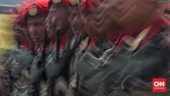 Rekayasa lalu lintas diterapkan seiring defile pasukan dan alutsista dalam rangka HUT ke-78 TNI di kawasan Monas dan Jalan MH Thamrin hari ini.