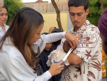 img-title 7 Potret Jennifer Coppen & Kekasih Bule Gelar Akikah Sang Anak Tercinta