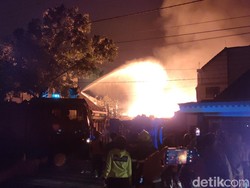 Kebakaran di Joyosudiran Solo 2 Jam Belum Padam, Water Cannon Dikerahkan