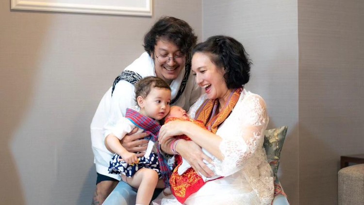 Nadine Chandrawinata melahirkan anak kedua