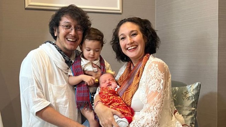 Nama Anak Kedua Nadine Chandrawinata