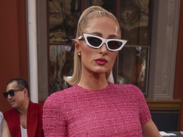Tertunda 17 Tahun, Paris Hilton Siap Rilis Album Baru Kolaborasi dengan SIA