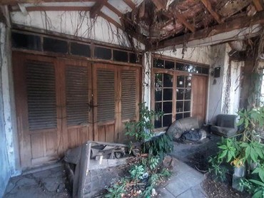 img-title Profesi Ibu Guritno yang Tinggal Sendiri di Rumah Mewah Terbengkalai