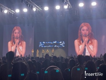 img-title Ngelag Dikit, Yunjin LE SSERAFIM Tak Sadar Diucapkan Ultah oleh Fans Indonesia