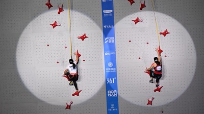 Terpeleset di Saat Akhir, Tim Panjat Tebing Putri Indonesia Raih Perak Tim panjat tebing putri Indonesia meraih medali perak pada nomor estafet yang berlangsung di Shaoxing Keqiao Yangshan Sport Climbing Centre, Rabu (4/10).