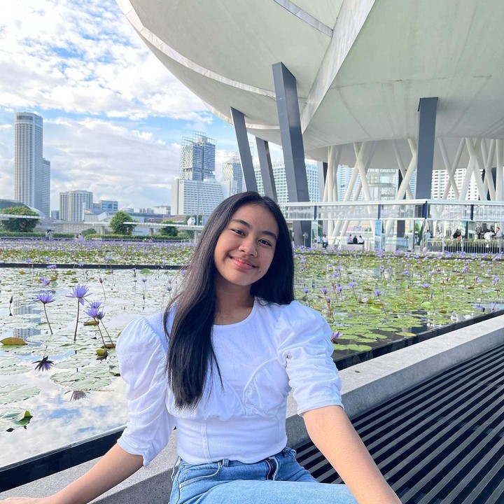 <p>Diarra tampak sangat mirip dengan ibundanya, ya? Kita doakan semoga ia tumbuh menjadi anak yang berprestasi dan membanggakan orang tua, ya. (Foto: Instgaram @diarrarachbini)</p>