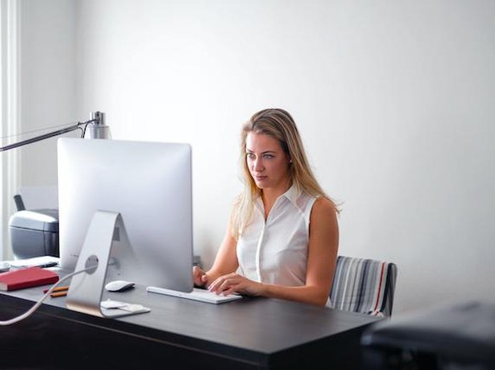 Duduk Terlalu Lama / Foto: Pexels.com / Andrea Piacquadio