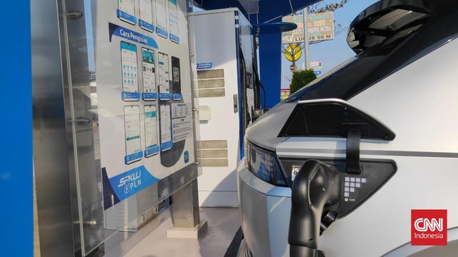 Pengisian fast charging dan ultrafast charging kena biaya layanan selain tarif listrik yang dipungut pengelola SPKLU.