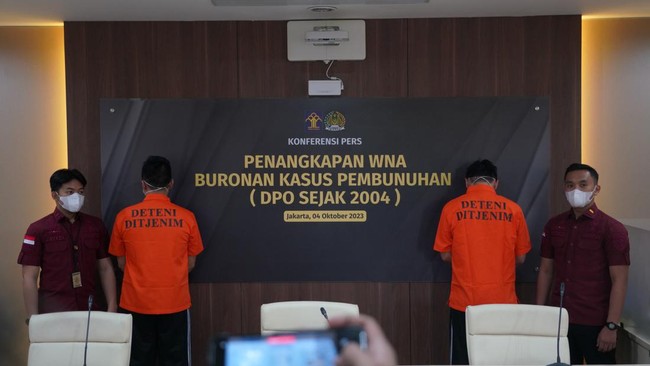 Dirjen Imigrasi Silmy Karim menyebut kedua WNA China buronan kasus pembunuhan itu segera dideportasi ke Tiongkok pada Kamis 5 Oktober.