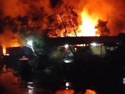 Gudang Minyak Ilegal di Tanjabbar Terbakar Hebat, Polisi Selidiki