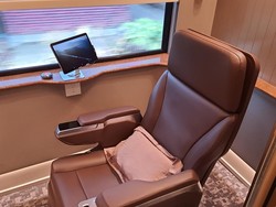 Deretan Keunggulan Kereta Suite Class Kompartemen yang Mewah Luar-Dalam