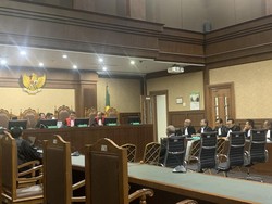 Lawan Dakwaan Jaksa, Pengacara Lukas Enembe Singgung Kasus Harun Masiku