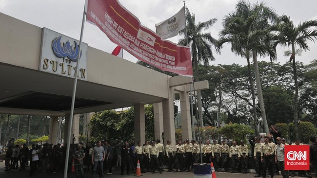 PT Indobuildco milik Pontjo Sutowo bakal melaporkan Menteri Investasi/Kepala BKPM Bahlil Lahadalia ke Jokowi usai membekukan izin usaha Hotel Sultan.