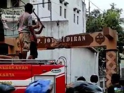 Damkar Cerita Sulitnya Padamkan Kebakaran di Joyosudiran Solo