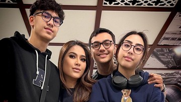 Khayra dan Khayru pulang ke Indonesia