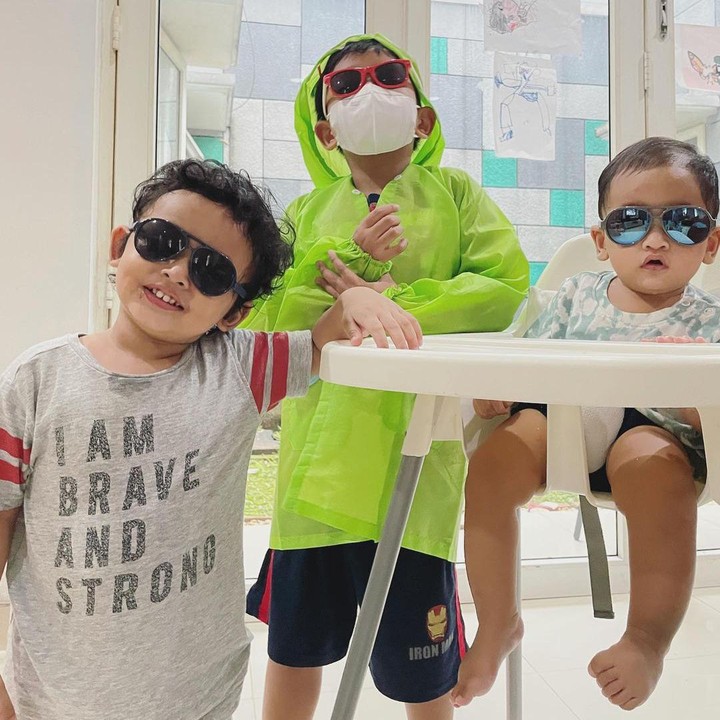 <p>"<em>MasyaAllah</em> nak, ganteng-ganteng, saleh-saleh," tutur seorang netizen dengan emotikon hati. "<em>MasyaAllah</em> sehat selalu ya," kata netizen lainnya. (Foto: Instagram: @calystavannyws)</p>