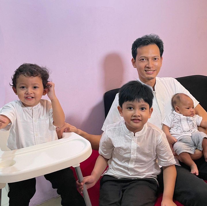 <p>Anak keduanya, Aksa Ganindra Nuril, lahir pada 14 September 2020, Bunda. Di tahun ini, Aksa genap berusia 3 tahun, lho. (Foto: Instagram: @calystavannyws)</p>
