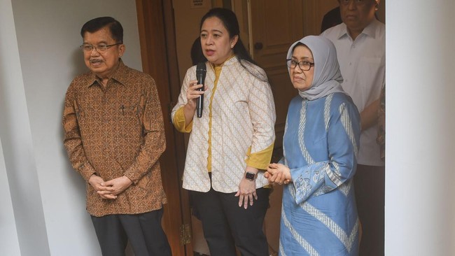 Sekjen PDIP Hasto Kristiyanto memberi sinyal Eks Wapres Jusuf Kalla (JK) bakal diajak bergabung dengan Tim Pemenangan Nasional (TPN) Ganjar Presiden.