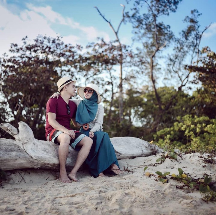 <p>Meski sudah memiliki tiga orang anak, Rionaldo dan sang istri juga kerap membagikan momen <em>quality time</em> hanya berdua. (Foto: Instagram@rio.stokhorst)</p>