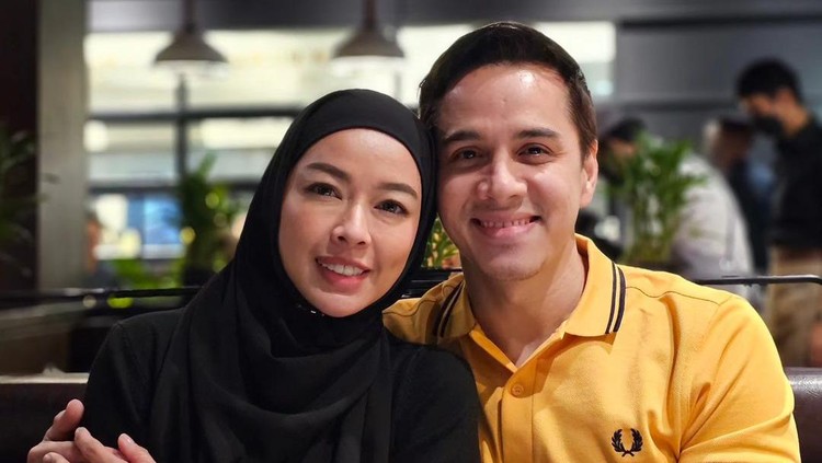 Rionaldo Stokhorst dan Istri