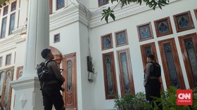 KPK Geledah Rumah Mentan SYL di Makassar, Amankan Mobil Audi