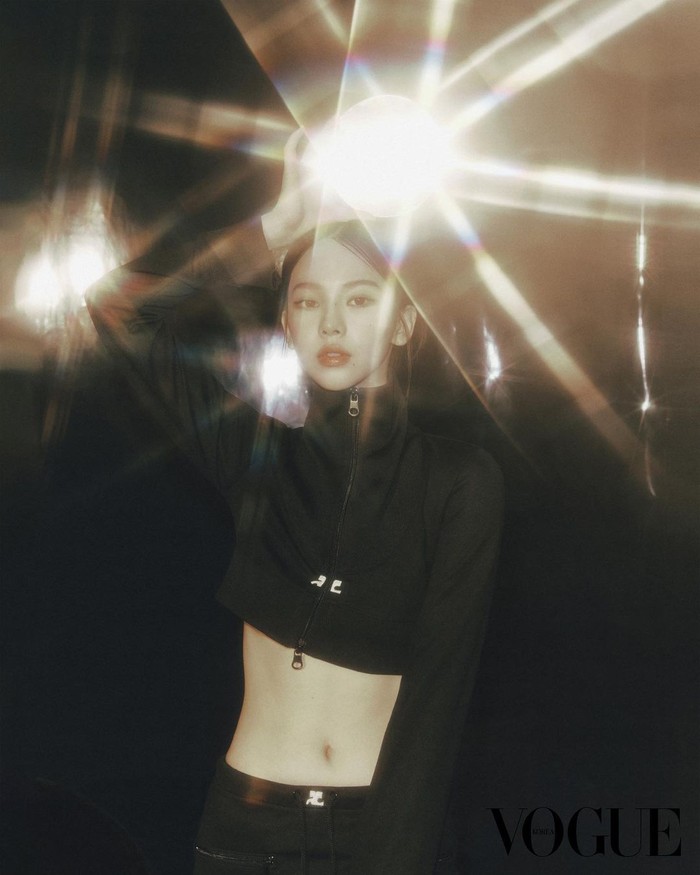 Sementara itu, Karina kini sedang disibukkan dengan aktivitas bermusiknya bersama aespa dan terakhir kali tampil penuh energi di konser SMTOWN LIVE 2023 SMCU PALACE @Jakarta yang diselenggarakan pada (23/9) lalu./ Foto: instagram.com/voguekorea