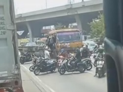 Sederet Momen Arogan Iring-iringan Pengantar Jenazah yang Bikin Resah