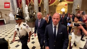 VIDEO: Momen Ketua DPR AS Kevin McCarthy Angkat Kaki Usai Dipecat