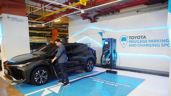 Ultra Fast Charging ini bisa mengisi daya baterai mobil listrik dari nol hingga 80 persen kurang dari 30 menit.