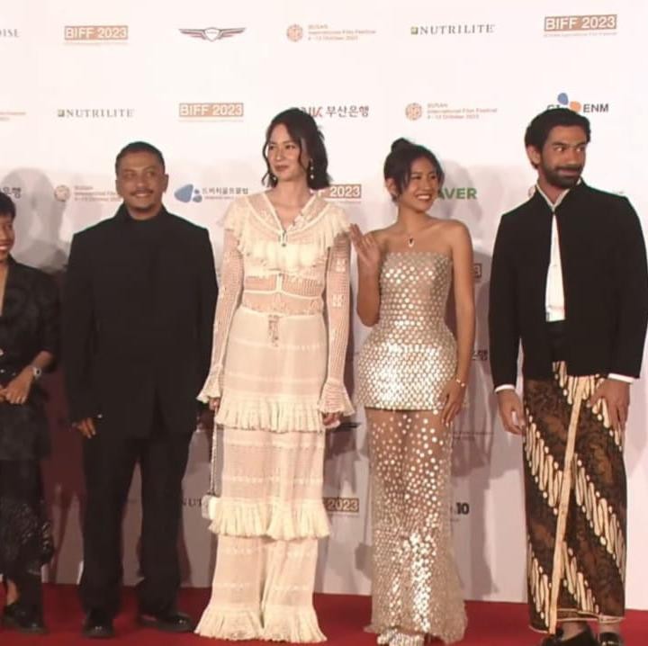 <p>Mereka dengan bangga akan mempromosikan karya-karya terbaru dunia perfilman Indonesia, mulai dari film <em>24 Jam Bersama Gaspar</em> hingga serial <em>Gadis Kretek.</em> (Foto: YouTube Busan International Film Festival)</p>