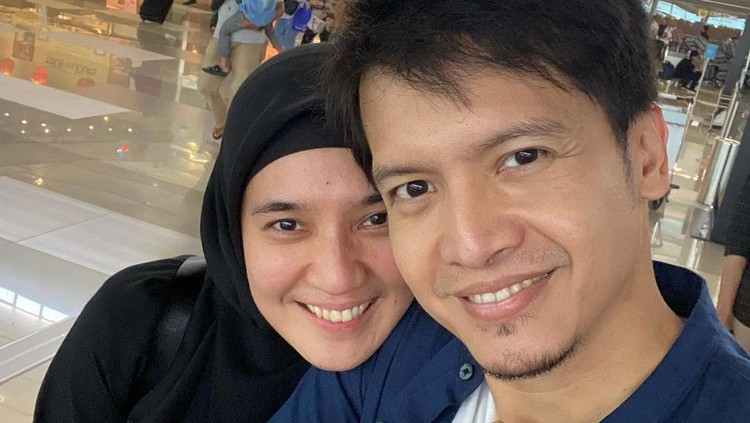 Dhini Aminarti & Dimas Seto