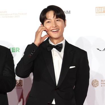 Song Joong Ki Spill Fitur Wajah Sang Anak yang Mirip Dirinya