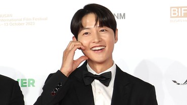 img-title Song Joong Ki Spill Fitur Wajah Sang Anak yang Mirip Dirinya