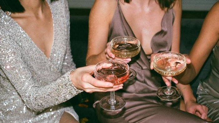 Ilustrasi Mengonsumsi Alkohol dapat Merusak Fungsi Ginjal / Foto: Pexels.com / Inga Seliverstova