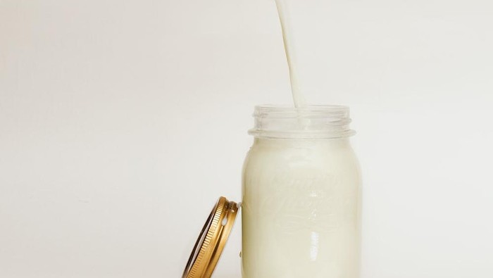 Ilustrasi susu/Foto: Unsplash.com/Nikolai Chernichenko