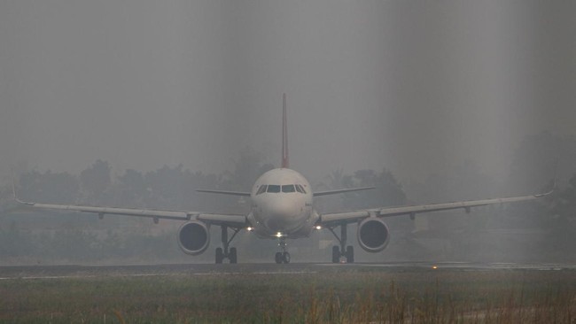Bandara Djalaluddin Gorontalo Ditutup Imbas Erupsi Gunung Ruang Bandara Djalaluddin Gorontalo ditutup sementara mulai 12.00 WITA hari ini (30/4) imbas erupsi Gunung Ruang di Sitaro, Sulawesi Utara.